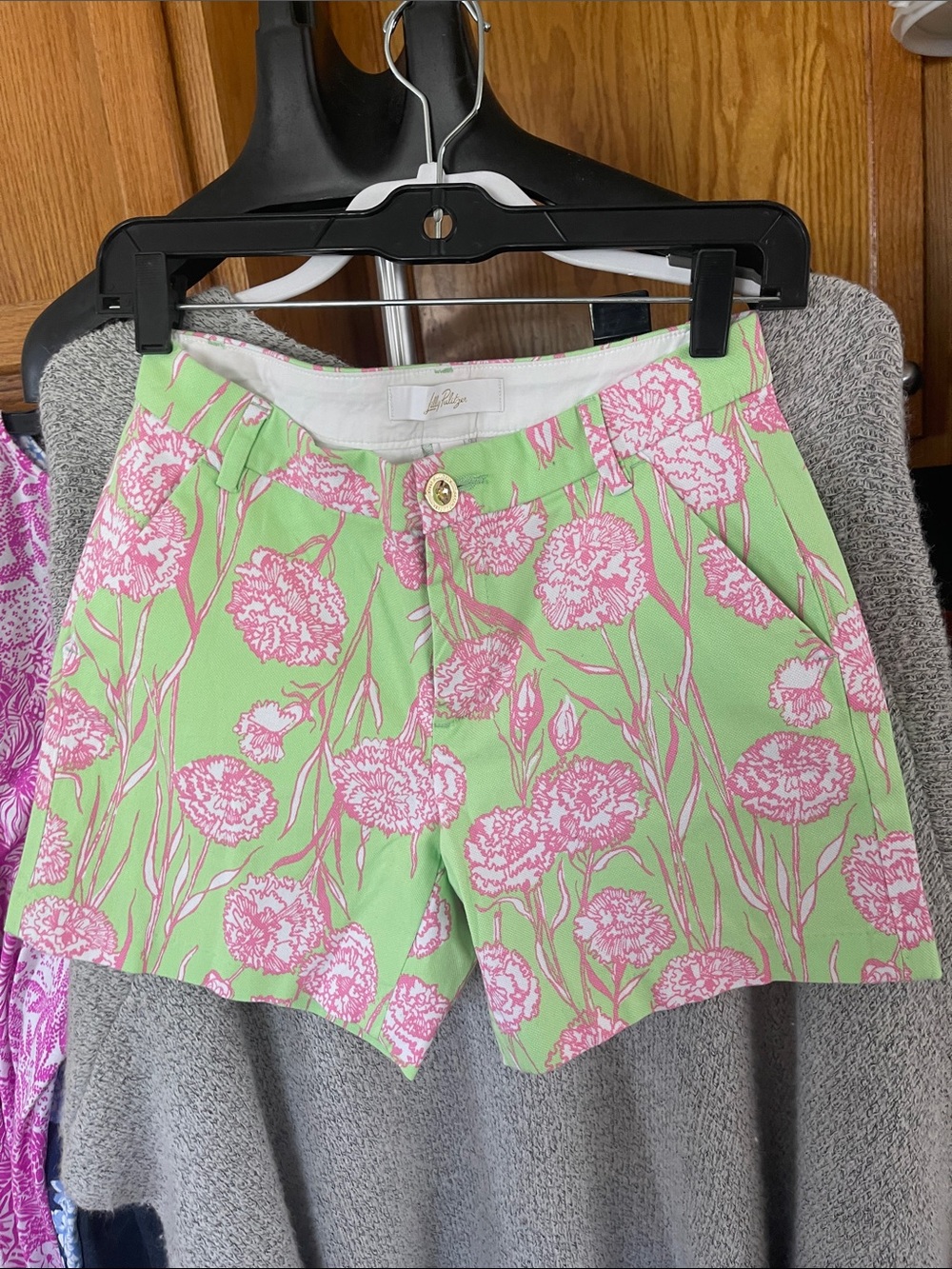 Lilly Pulitzer Callahan Mid-Rise Shorts in Pistachio Floral Size 00